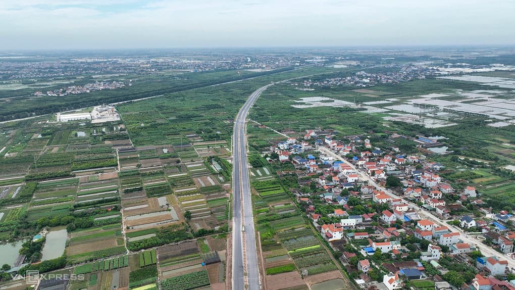 Có 2 tỷ đồng, nên mua chung cư Hà Nội hay đất nền Hưng Yên?