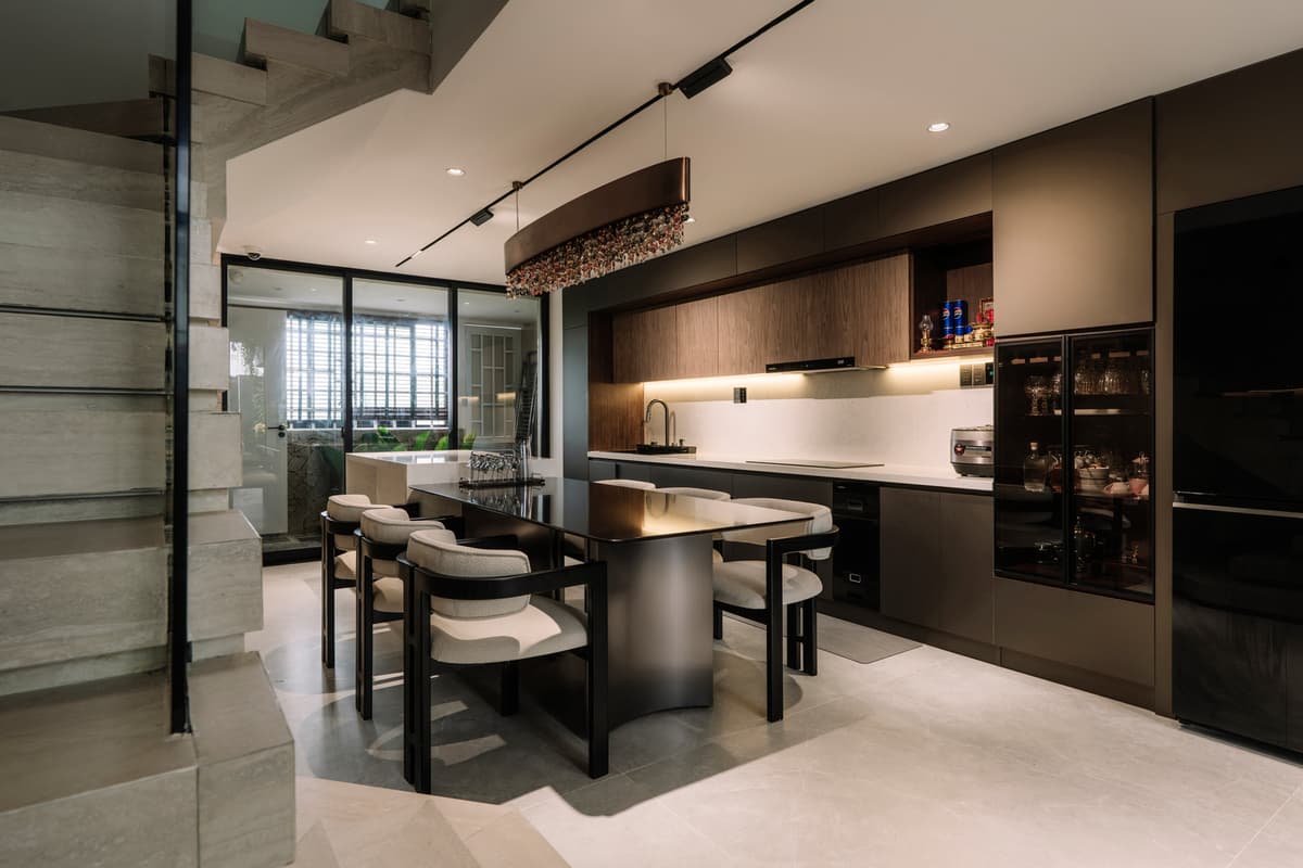 Nhà phố 120 m2 bo cong mặt tiền, phòng khách cao hai tầng