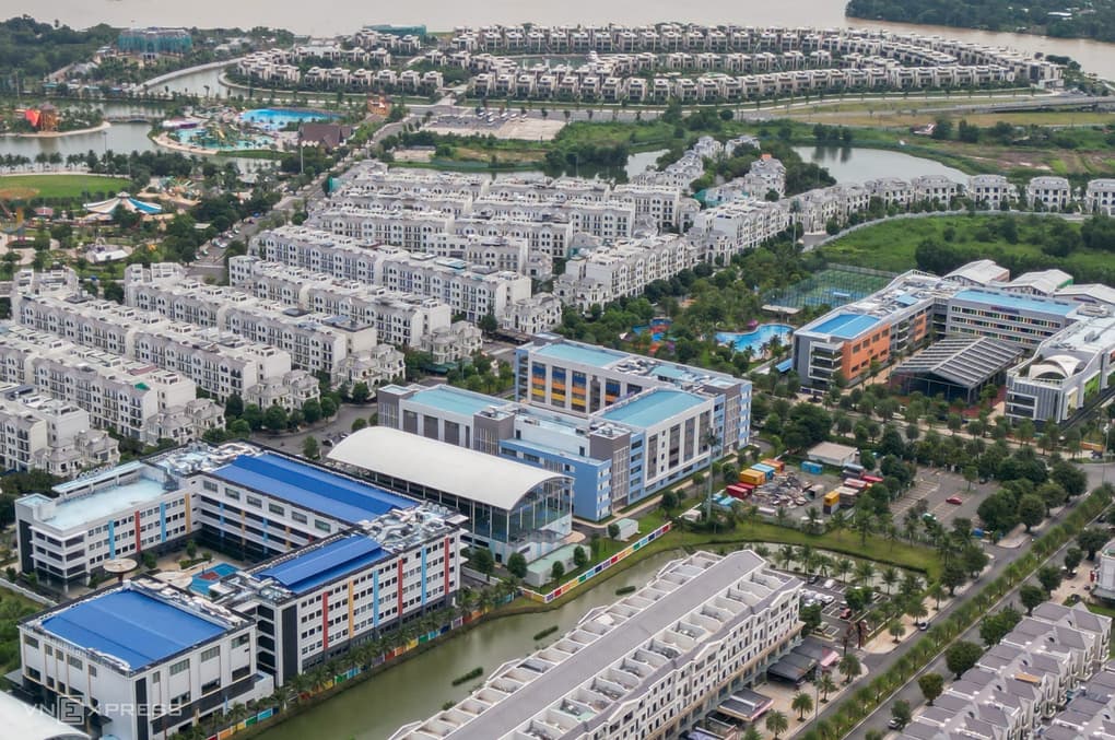 Vốn đắt, hàng bán chậm gây áp lực lên chủ đầu tư bất động sản