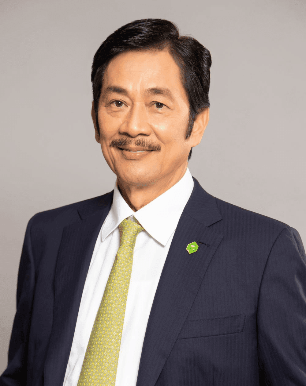 Người cha khởi nghiệp với 400 triệu đồng từ ngành thuốc thú y, gây dựng tập đoàn BĐS nghìn tỷ, con trai tốt nghiệp đại học Mỹ, từng làm ở PepsiCo, nay ngồi ghế Chủ tịch