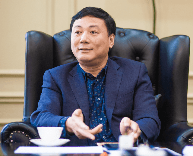 Người cha gây dựng tập đoàn đa ngành từ nhà thầu cơ điện, con trai có 2 bằng thạc sĩ Mỹ, con gái sinh năm 1991 từng được Forbes Vietnam vinh danh, hiện cả 2 là Phó Chủ tịch tập đoàn