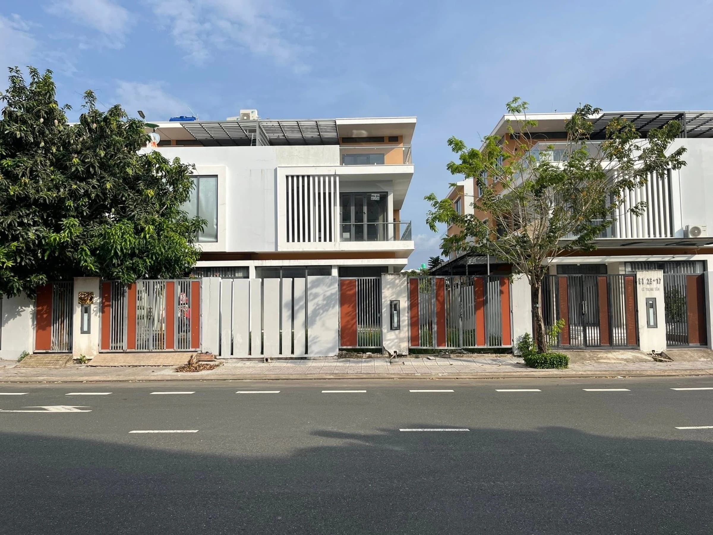 Cải tạo biệt thự hướng tây thành không gian 'đóng - mở'