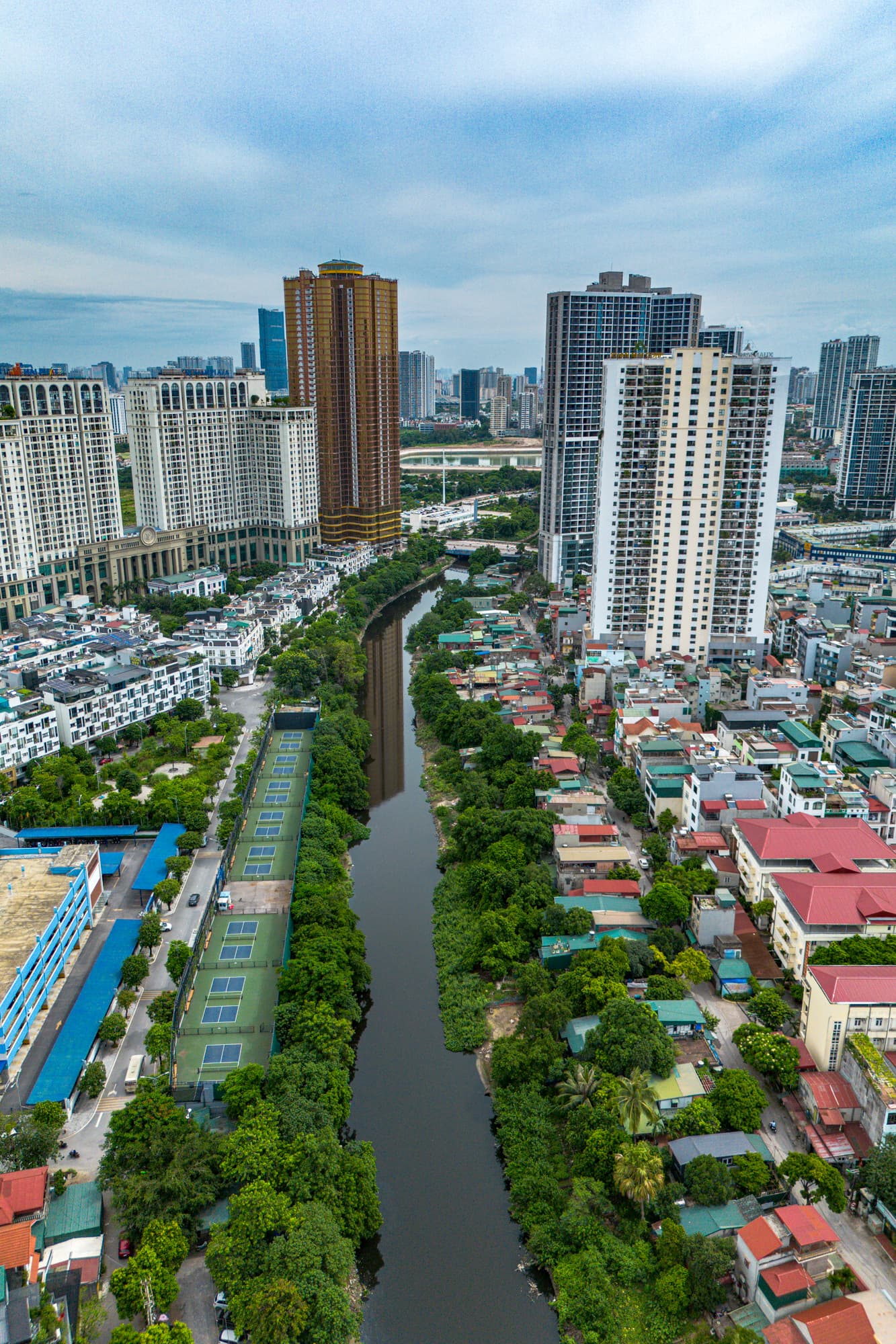 Toàn cảnh dòng sông ô nhiễm bậc nhất Hà Nội chảy qua hàng loạt đại đô thị, sát siêu sân vận động lớn nhất thế giới, sắp được "hồi sinh" nhờ dự án hơn 75.000 tỷ đồng