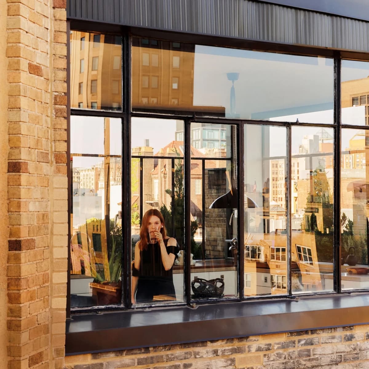 Bên trong căn duplex gần 100 năm tuổi của diễn viên Julianne Moore