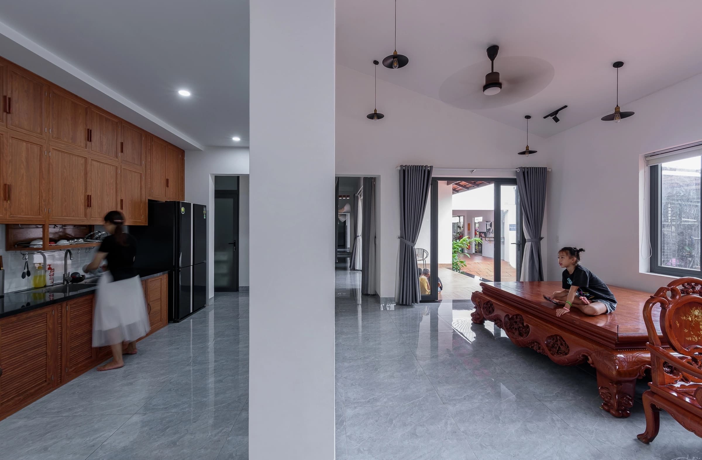 Ngôi nhà ba thế hệ lấy cảm hứng từ kiến trúc ba gian Bắc Bộ