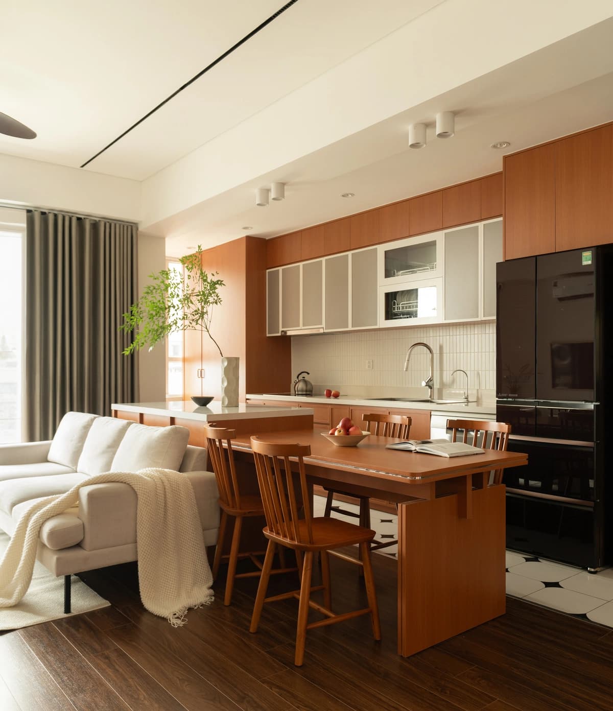 Lột xác căn hộ 80 m2 cũ kỹ thành không gian sống hiện đại, tối giản