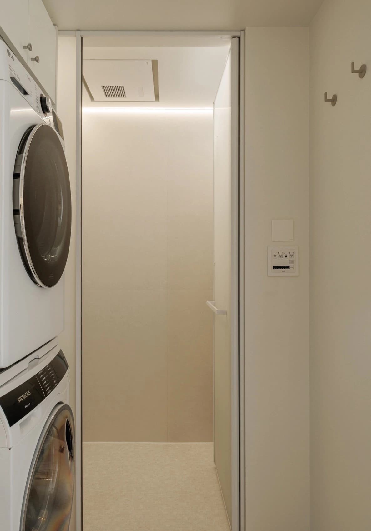 Bỏ hai phòng ngủ để 'nới' căn hộ 120 m2 cho bố mẹ nghỉ hưu