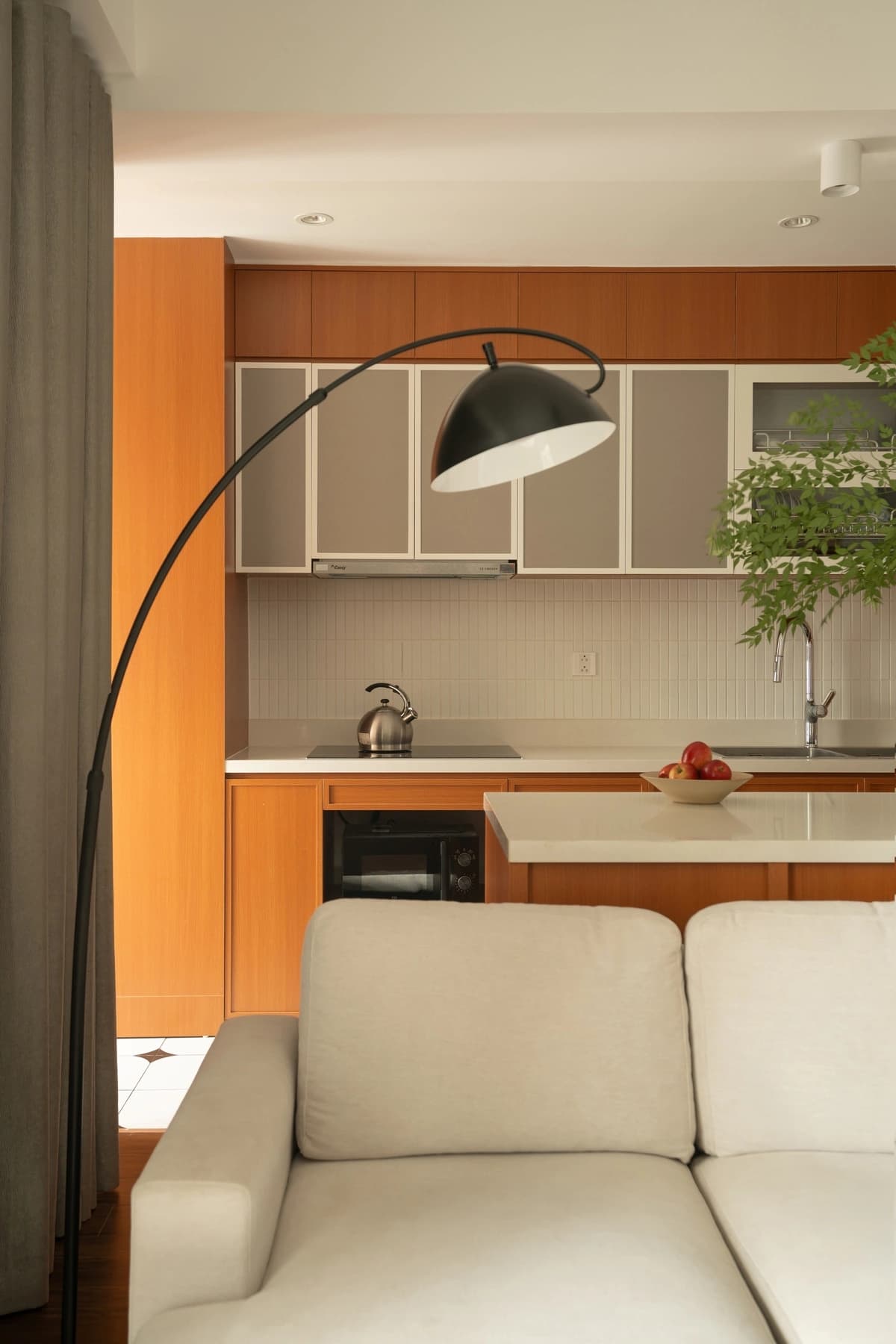 Lột xác căn hộ 80 m2 cũ kỹ thành không gian sống hiện đại, tối giản